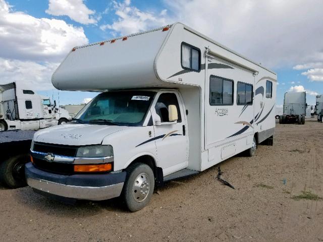 1GBKG31UX61272716 - 2007 WINNEBAGO MOTORHOME WHITE photo 2