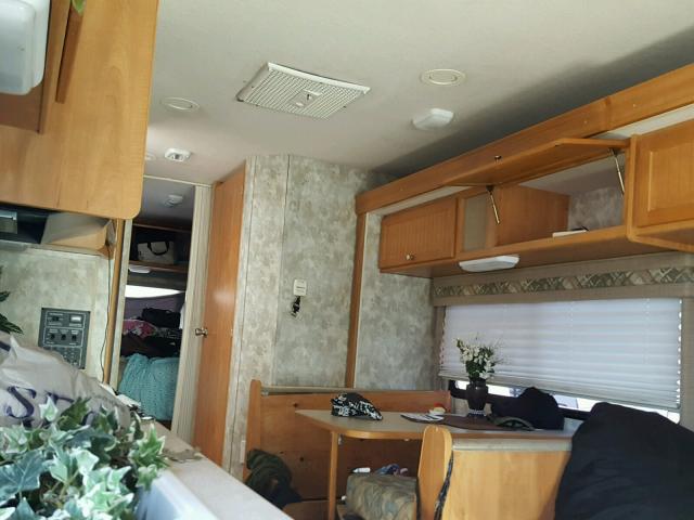 1GBKG31UX61272716 - 2007 WINNEBAGO MOTORHOME WHITE photo 6