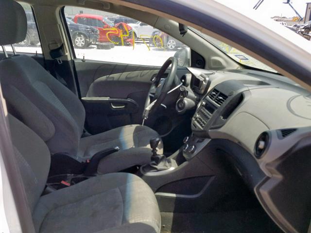 1G1JB5SH8D4217642 - 2013 CHEVROLET SONIC LS 白色 照片 5