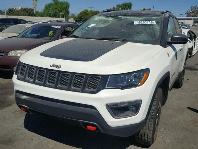 3C4NJDDB8JT130201 - 2018 JEEP COMPASS TR WHITE photo 2