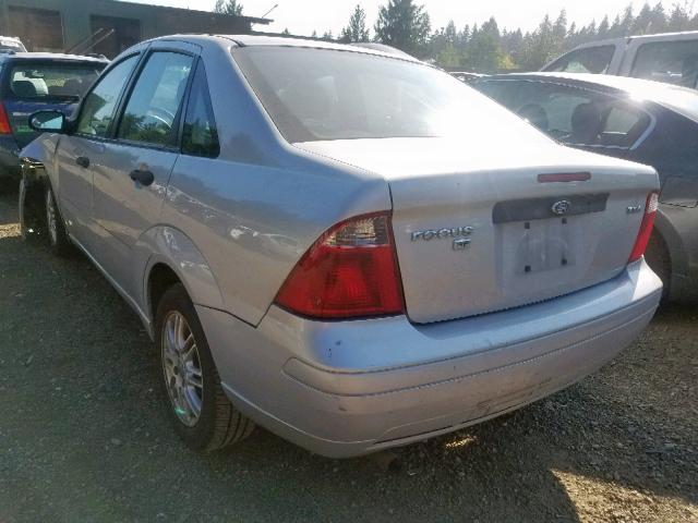 1FAHP34N36W244078 - 2006 FORD FOCUS ZX4 SILVER photo 3