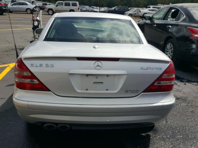 WDBKK66FX2F254573 - 2002 MERCEDES-BENZ SLK 32 AMG SILVER photo 6