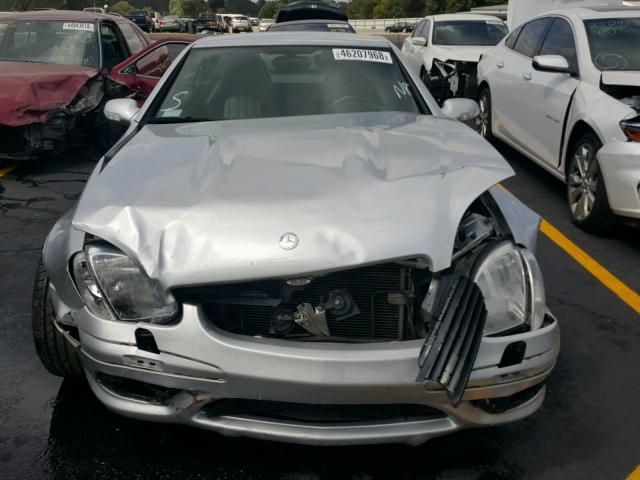 WDBKK66FX2F254573 - 2002 MERCEDES-BENZ SLK 32 AMG SILVER photo 9