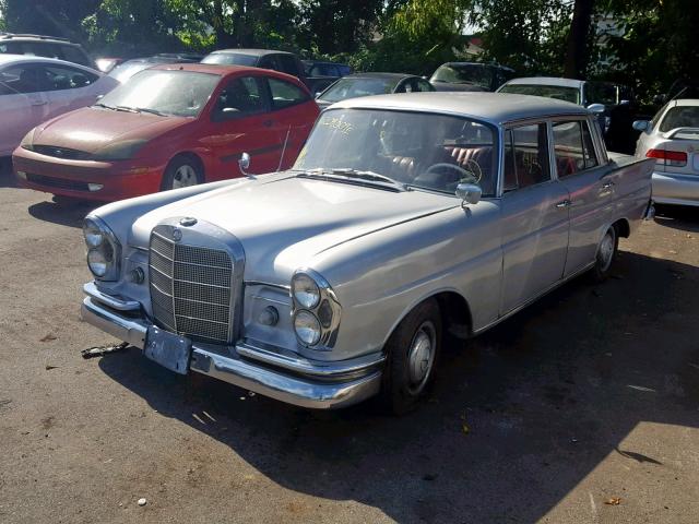 220S091188 - 1963 MERCEDES-BENZ C 240 SILVER photo 2