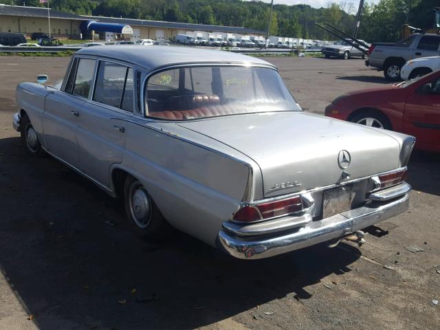 220S091188 - 1963 MERCEDES-BENZ C 240 SILVER photo 3