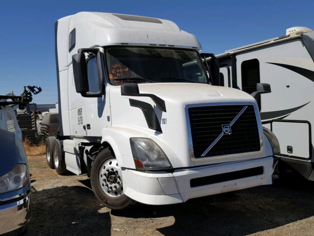 4V4NC9EH1DN148686 - 2013 VOLVO VN VNL WHITE photo 1