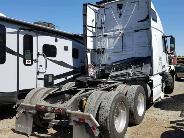 4V4NC9EH1DN148686 - 2013 VOLVO VN VNL WHITE photo 4