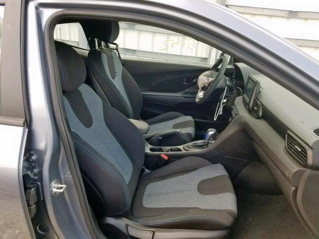 KMHTG6AF3KU017459 - 2019 HYUNDAI VELOSTER B GRAY photo 5