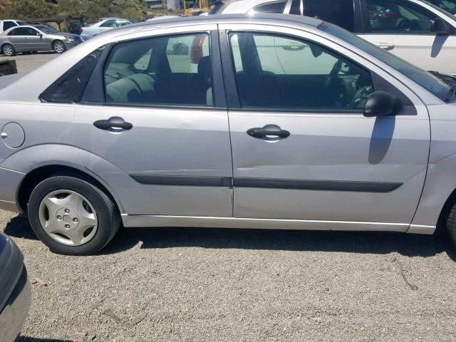 1FAFP33P11W152583 - 2001 FORD FOCUS LX SILVER photo 9