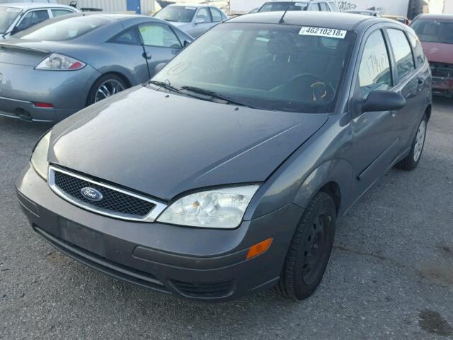 1FAFP37N76W248444 - 2006 FORD FOCUS ZX5 CHARCOAL photo 2