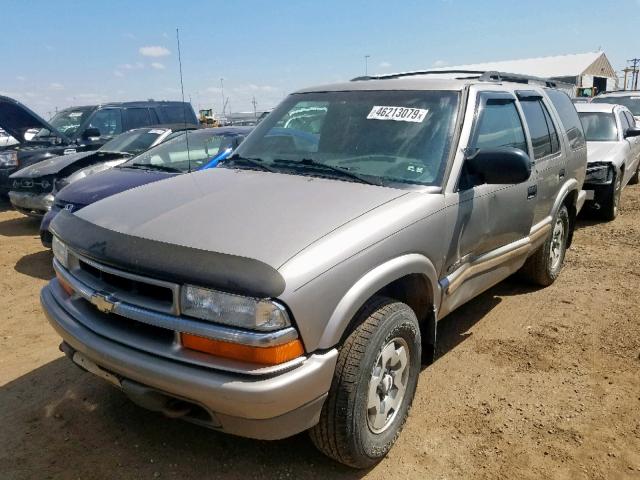 1GNDT13W22K215277 - 2002 CHEVROLET BLAZER BROWN photo 2