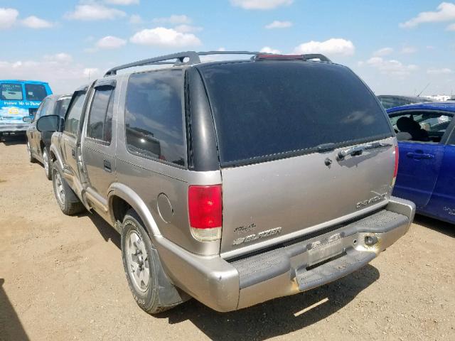 1GNDT13W22K215277 - 2002 CHEVROLET BLAZER BROWN photo 3