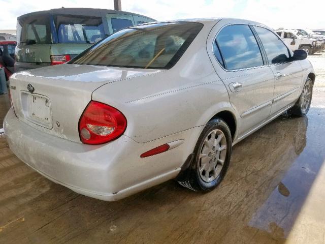 JN1CA31D11T822239 - 2001 NISSAN MAXIMA GXE WHITE photo 4