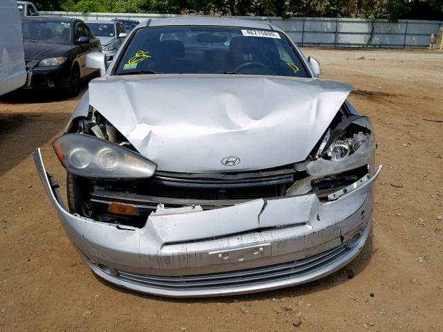 KMHHM66DX8U268879 - 2008 HYUNDAI TIBURON GS SILVER photo 9