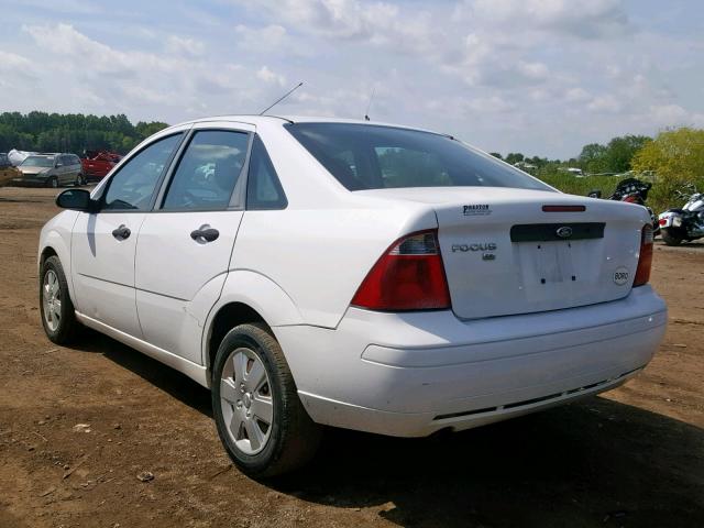 1FAHP34N07W309468 - 2007 FORD FOCUS ZX4 WHITE photo 3