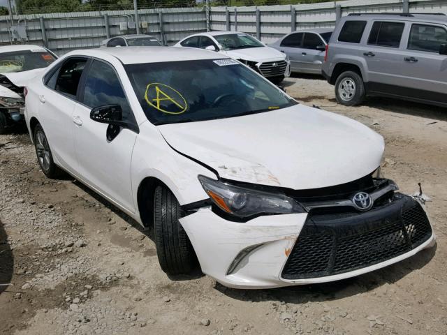 4T1BF1FK0HU381354 - 2017 TOYOTA CAMRY LE WHITE photo 1