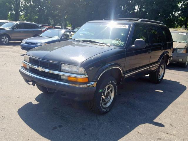 1GNDT13W9W2205383 - 1998 CHEVROLET BLAZER BLACK photo 2