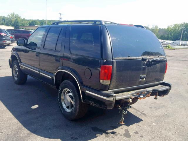 1GNDT13W9W2205383 - 1998 CHEVROLET BLAZER BLACK photo 3