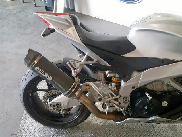 ZD4RKUB05GS000133 - 2016 APRILIA RSV4 RF SILVER photo 6