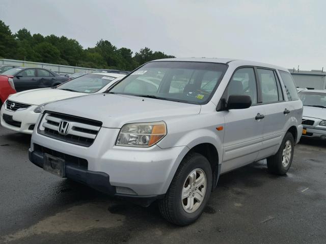 5FNYF18196B005728 - 2006 HONDA PILOT LX SILVER photo 2