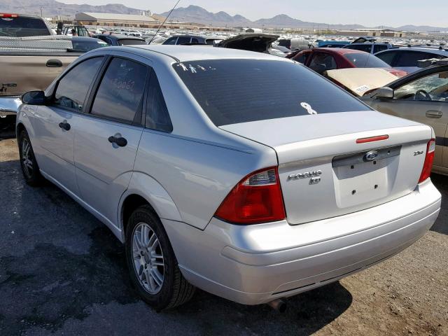 1FAFP34N25W246197 - 2005 FORD FOCUS ZX4 GRAY photo 3