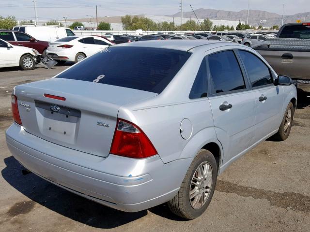 1FAFP34N25W246197 - 2005 FORD FOCUS ZX4 GRAY photo 4