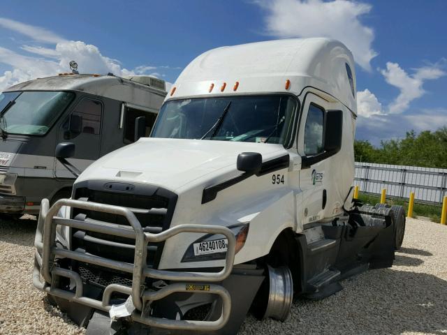 3AKJHHDR5JSJW7715 - 2018 FREIGHTLINER CASCADIA 1 WHITE photo 2