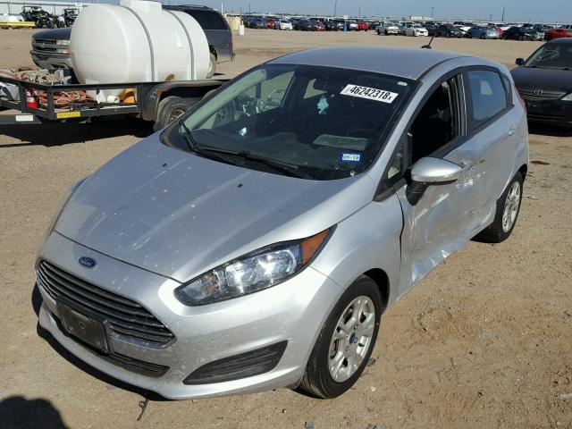 3FADP4EJ4GM125540 - 2016 FORD FIESTA SE SILVER photo 2