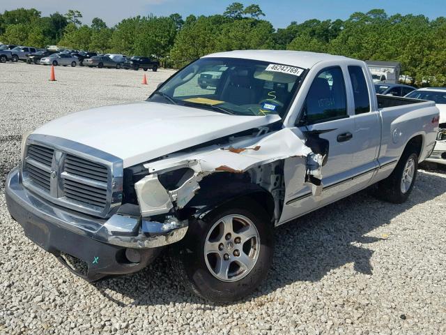 1D7HW42N95S278897 - 2005 DODGE DAKOTA SLT WHITE photo 2