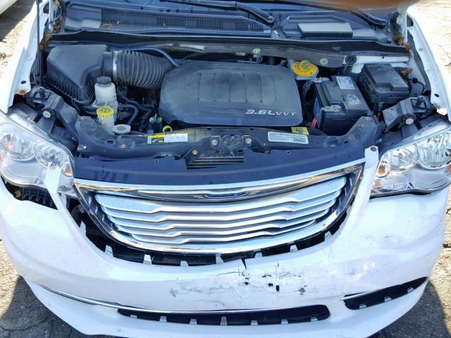 2C4RC1BG1ER203796 - 2014 CHRYSLER TOWN & COU WHITE photo 7