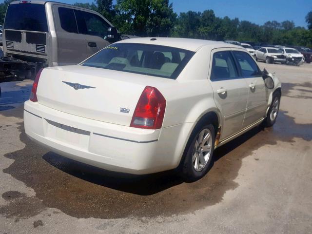 2C3KA53G56H398228 - 2006 CHRYSLER 300 TOURIN CREAM photo 4