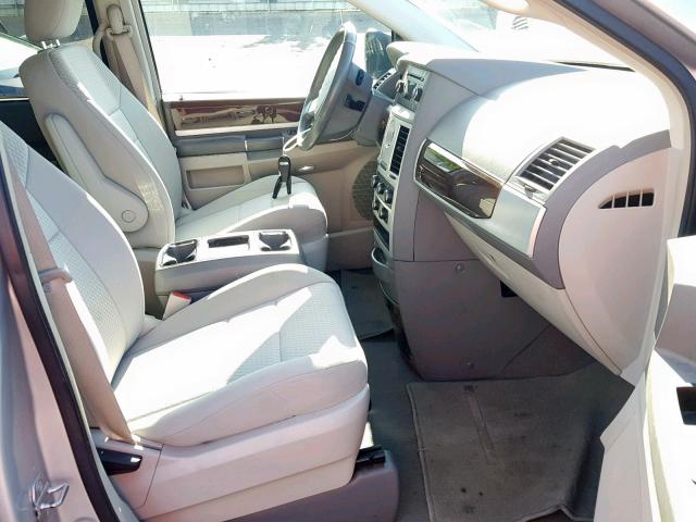 2A4RR5D14AR109091 - 2010 CHRYSLER TOWN & COU ვერცხლისფერი ფოტო 5