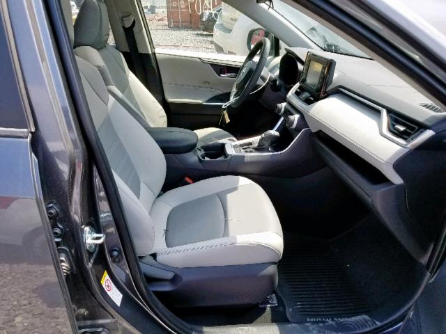 JTMC1RFV0KD014977 - 2019 TOYOTA RAV4 XLE P GRAY photo 5