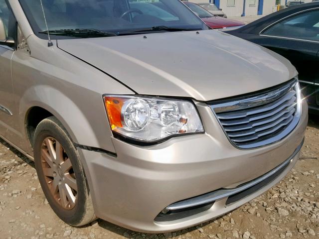 2C4RC1BG9ER207000 - 2014 CHRYSLER TOWN & COU GOLD photo 9