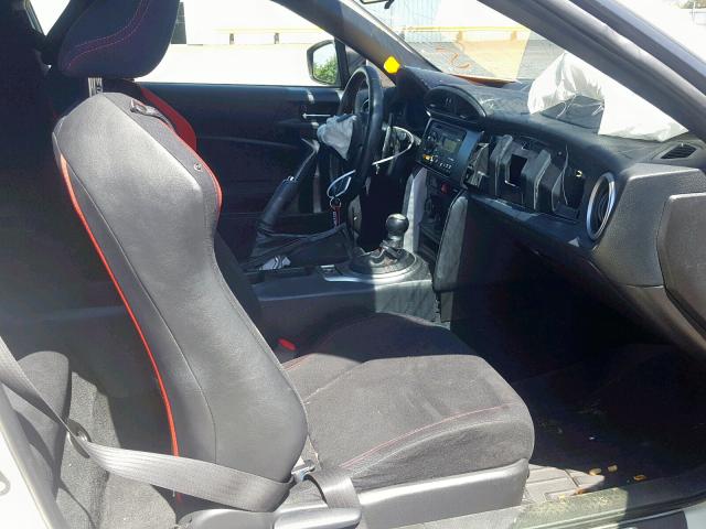 JF1ZNAA11D2710336 - 2013 TOYOTA SCION FR-S WHITE photo 5