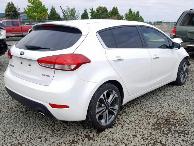 KNAFX5A88G5522912 - 2016 KIA FORTE EX WHITE photo 4