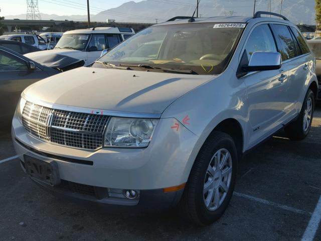 2LMDU68C37BJ26983 - 2007 LINCOLN MKX CREAM photo 2