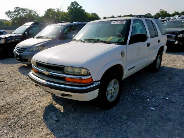 1GNDT13W21K225841 - 2001 CHEVROLET BLAZER WHITE photo 2