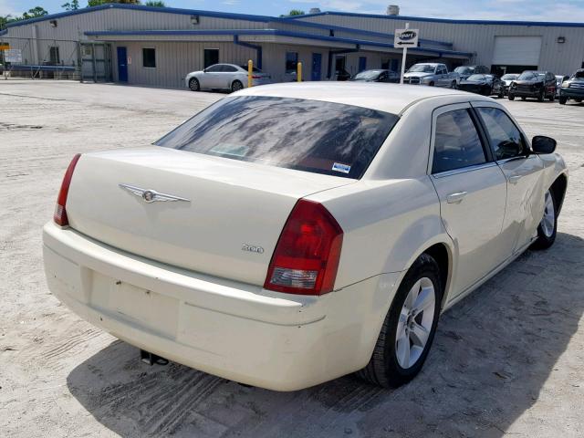 2C3KA43R07H600325 - 2007 CHRYSLER 300 WHITE photo 4