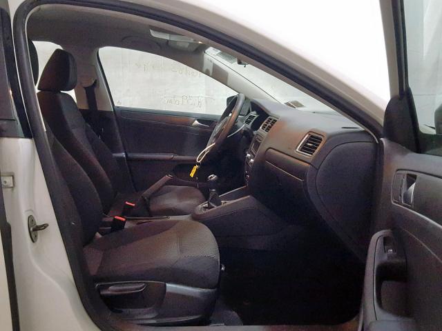 3VW1K7AJ8DM389713 - 2013 VOLKSWAGEN JETTA BASE Սպիտակ լուսանկար 5