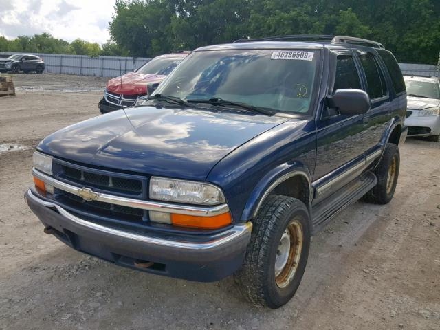 1GNDT13W0Y2226562 - 2000 CHEVROLET BLAZER BLUE photo 2