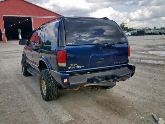 1GNDT13W0Y2226562 - 2000 CHEVROLET BLAZER BLUE photo 3