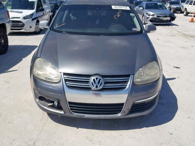 3VWRT71K95M619995 - 2005 VOLKSWAGEN NEW JETTA GRAY photo 9