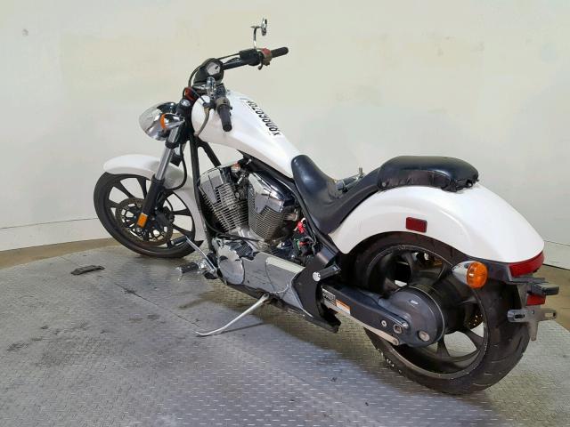 JH2SC6148BK000041 - 2011 HONDA VT1300 CX WHITE photo 6