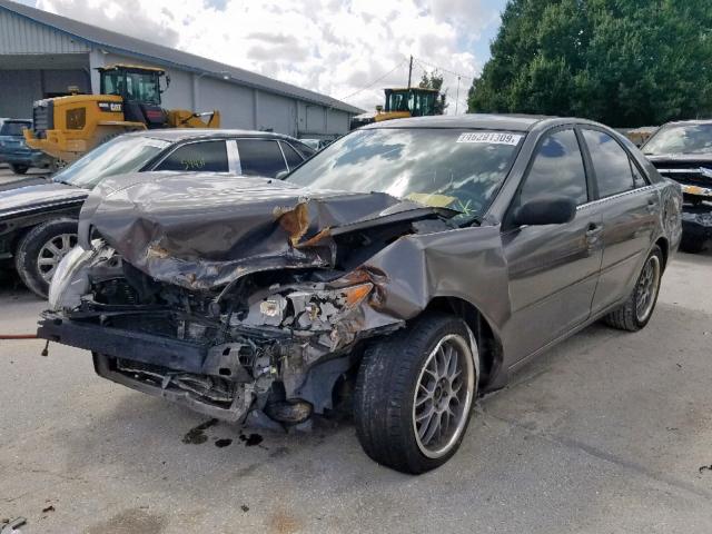 4T1BE32KX5U607416 - 2005 TOYOTA CAMRY LE GRAY photo 2