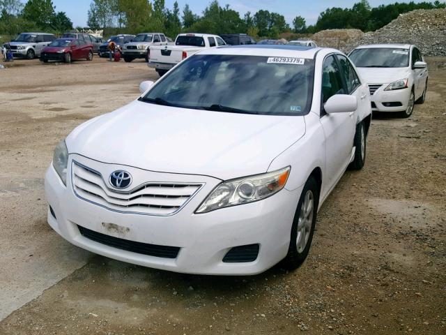 4T1BF3EK7BU604476 - 2011 TOYOTA CAMRY BASE WHITE photo 2