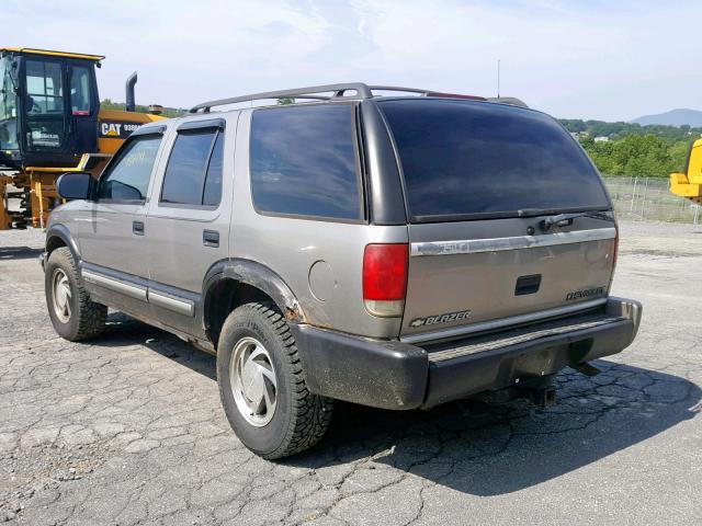 1GNDT13W812170392 - 2001 CHEVROLET BLAZER GOLD photo 3