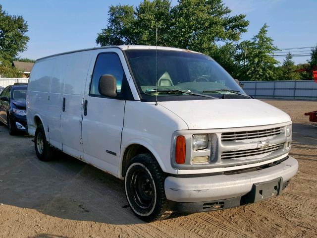 1GCFG15W921180651 - 2002 CHEVROLET EXPRESS G1 WHITE photo 1