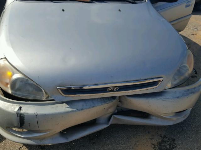 KNADC123726186347 - 2002 KIA RIO GRAY photo 7