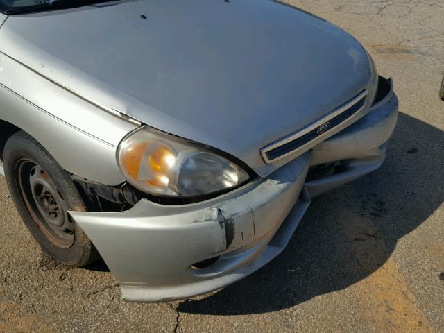 KNADC123726186347 - 2002 KIA RIO GRAY photo 9